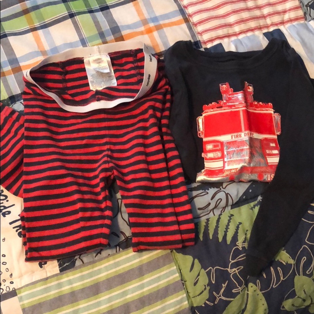 Boys Gap 2 piece PJ set